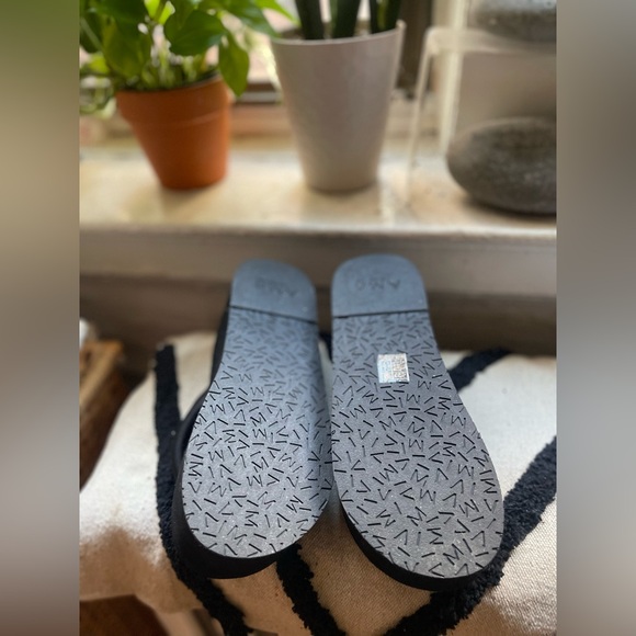 Sandals - Picture 4 of 4